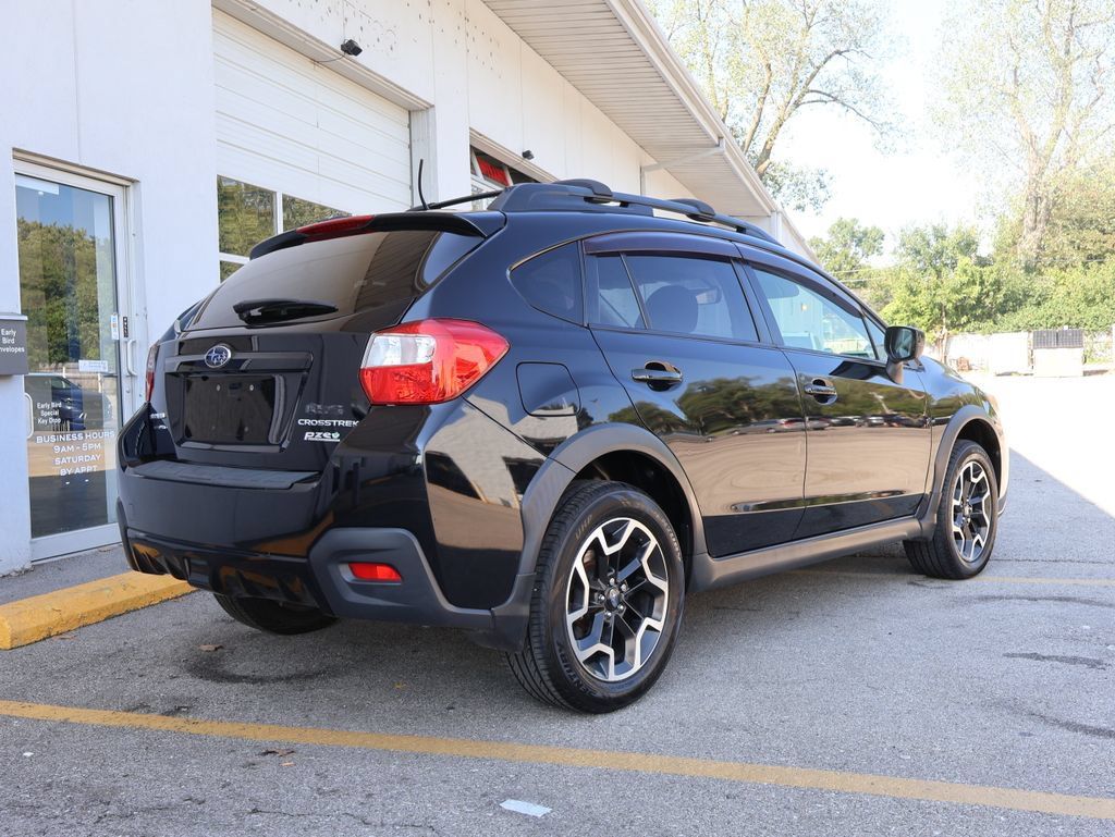 Used 2017 Subaru Crosstrek 2.0i Premium w/ Moonroof Package AWD/4WD image 6
