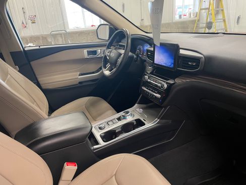 Used 2022 Ford Explorer Limited w/ Class IV Trailer Tow Package image 36