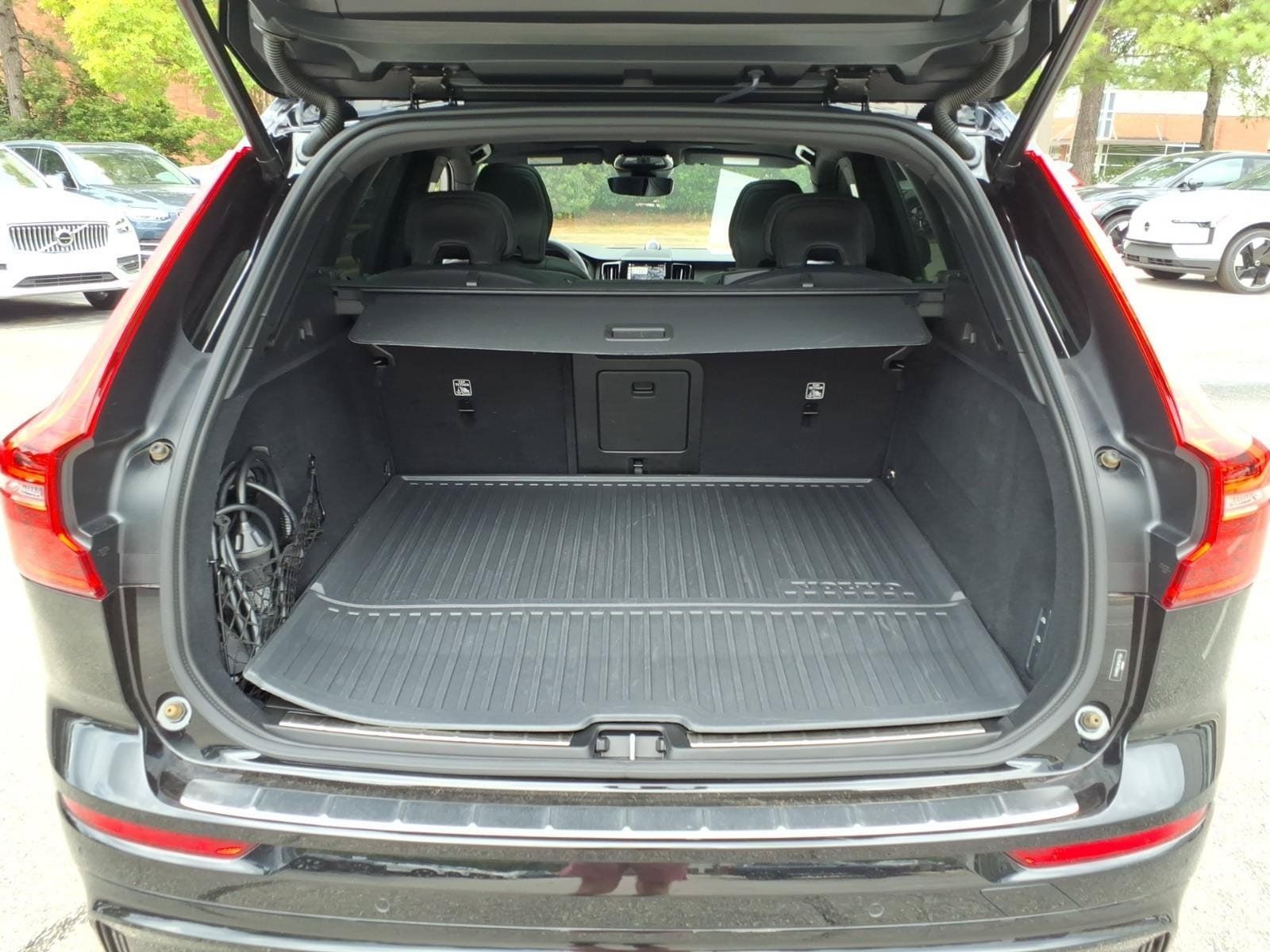 Certified 2024 Volvo XC60 T8 Ultimate w/ Protection Package Premier AWD/4WD image 27