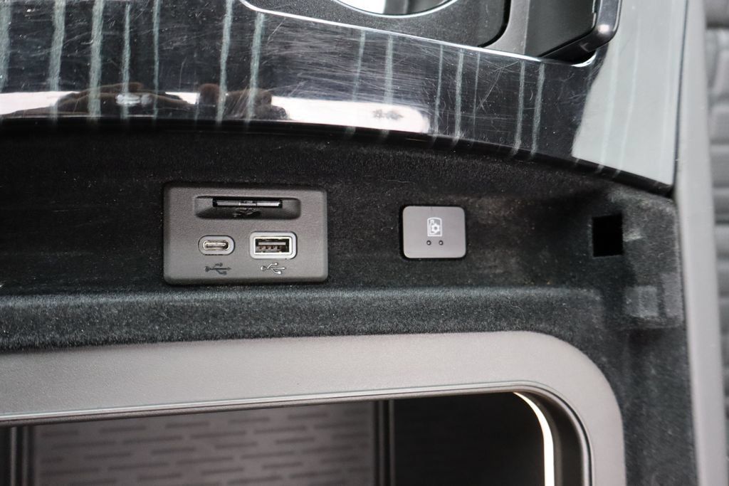 Used 2024 Cadillac Escalade ESV V AWD/4WD image 21