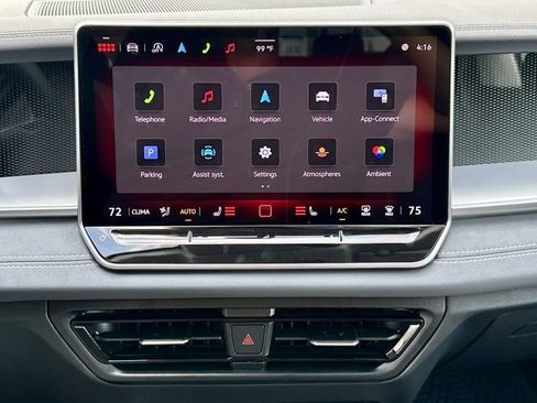 New 2025 Volkswagen Tiguan SE image 22