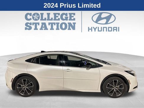 Used 2024 Toyota Prius Limited image 2