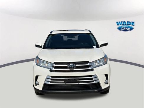 Used 2019 Toyota Highlander XLE w/ Carpet Mat Package (TMS) image 2