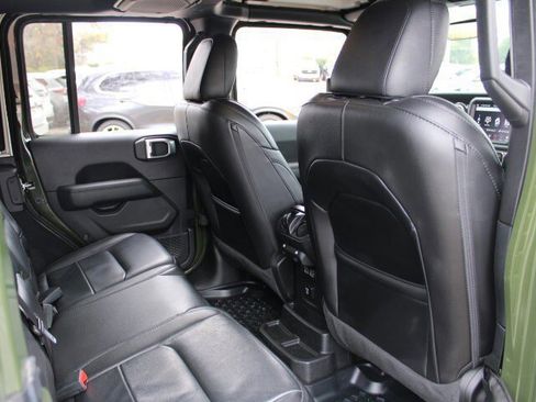 Used 2020 Jeep Wrangler Unlimited Sahara image 26