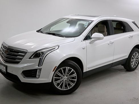Used 2017 Cadillac XT5 Luxury w/ Driver Awareness Package image 3