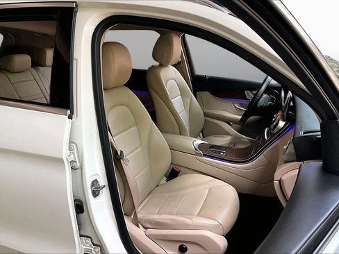 Used 2021 Mercedes-Benz GLC 300 image 8