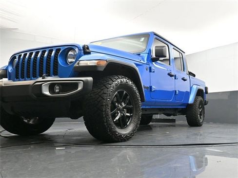 Used 2023 Jeep Gladiator Sport image 32