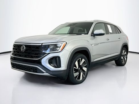 Used 2025 Volkswagen Atlas Cross Sport SE AWD/4WD image 3