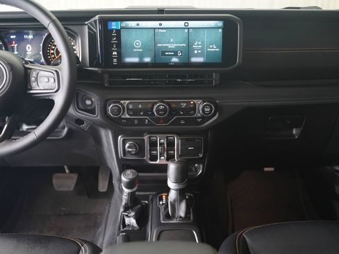 Used 2025 Jeep Gladiator Sport AWD/4WD image 12