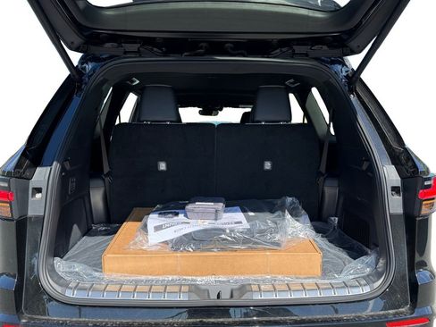 New 2026 Lexus TX 500h AWD image 8