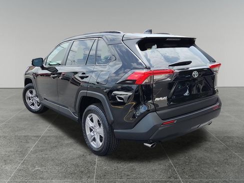 Used 2025 Toyota RAV4 XLE AWD/4WD image 5