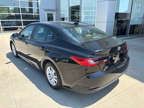 Used 2025 Toyota Camry LE AWD/4WD image 5