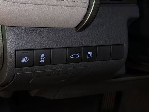 Used 2018 Toyota Camry XLE image 26