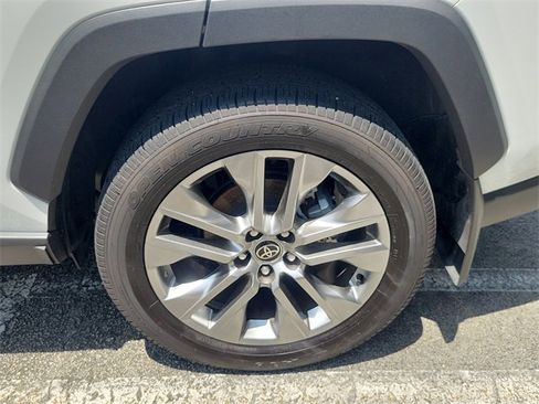 Used 2025 Toyota RAV4 XLE Premium image 6