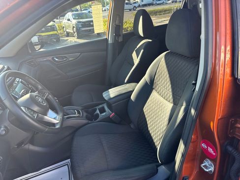 Used 2018 Nissan Rogue SV image 24