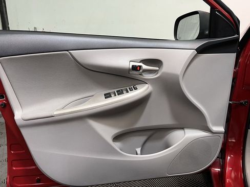 Used 2013 Toyota Corolla LE image 13