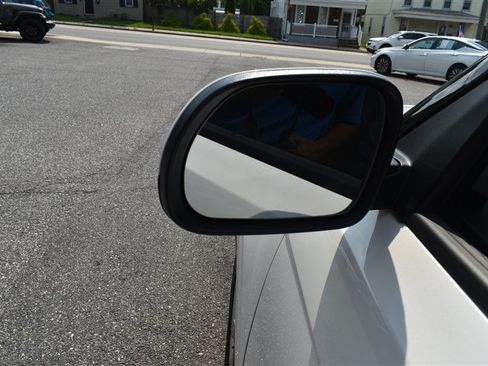 Used 2025 Kia Soul LX w/ LX Technology Package FWD image 9