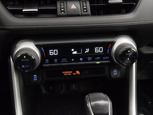 Used 2022 Toyota RAV4 XLE Premium image 28