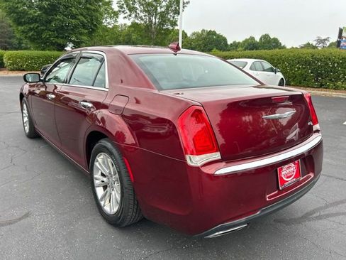Used 2016 Chrysler 300 C RWD image 9