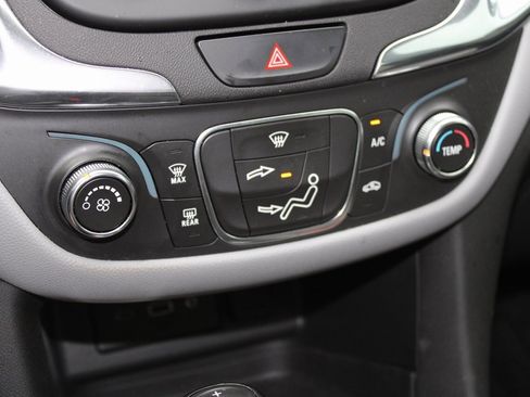 Used 2020 Chevrolet Equinox LS image 22