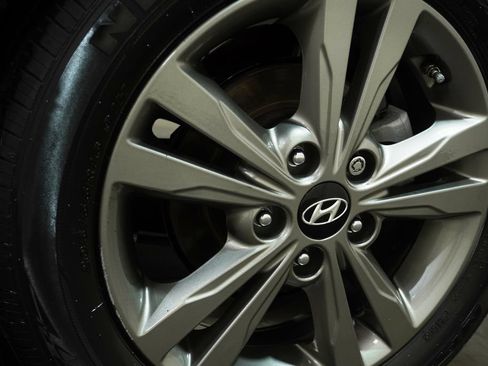 Used 2018 Hyundai Elantra Value Edition w/ Cargo Package FWD image 10