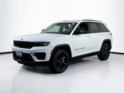 Used 2023 Jeep Grand Cherokee Altitude AWD/4WD image 1