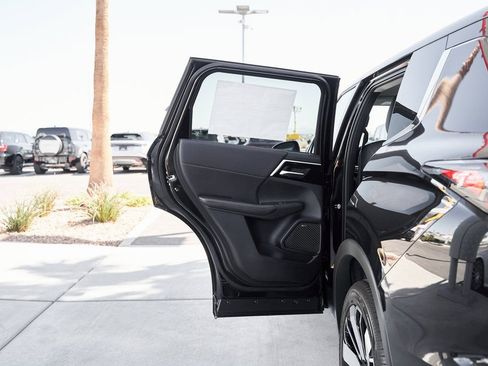 New 2026 Mitsubishi Outlander SE FWD image 14