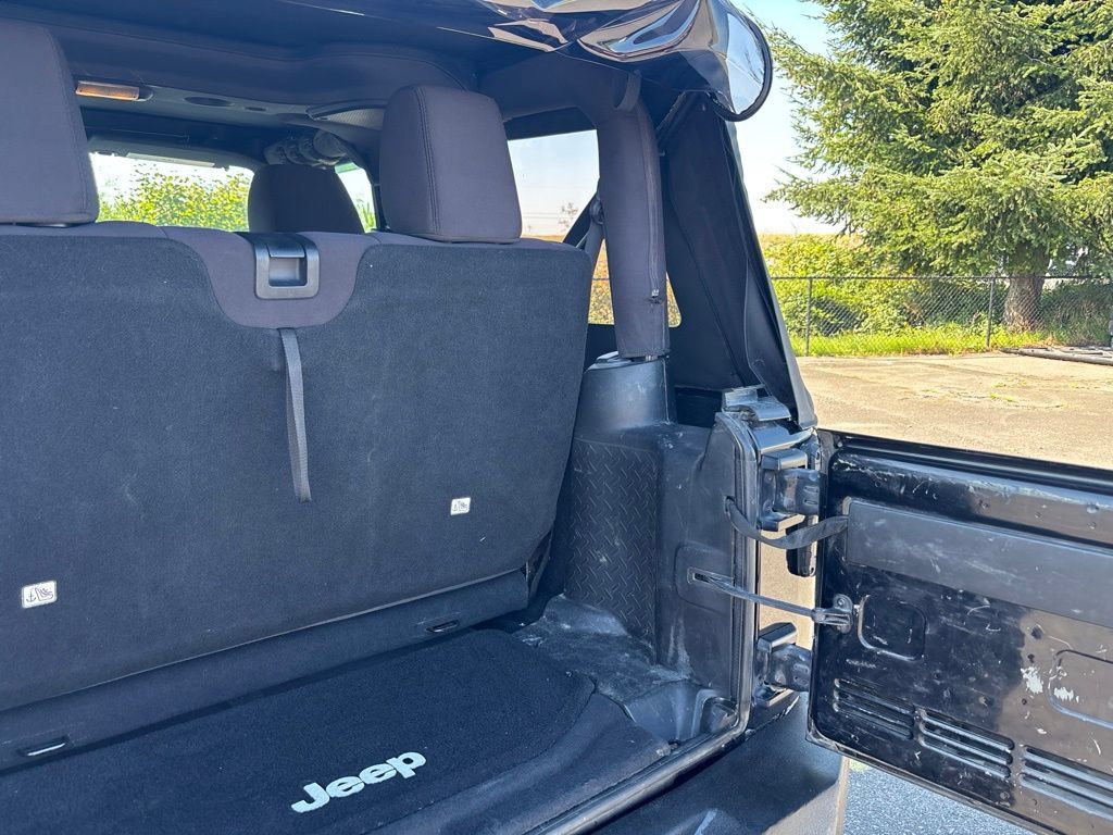 Used 2017 Jeep Wrangler Sport AWD/4WD image 32