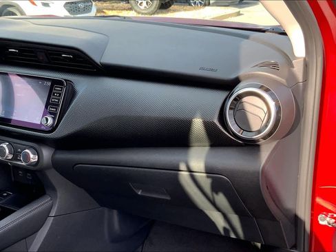 Used 2024 Nissan Kicks SV image 18