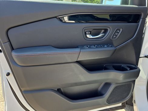 Used 2025 Honda Pilot TrailSport image 15