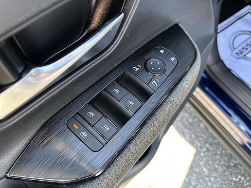 Certified 2025 Nissan Kicks SV image 10