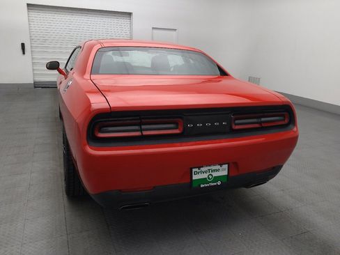 Used 2016 Dodge Challenger SXT RWD image 6