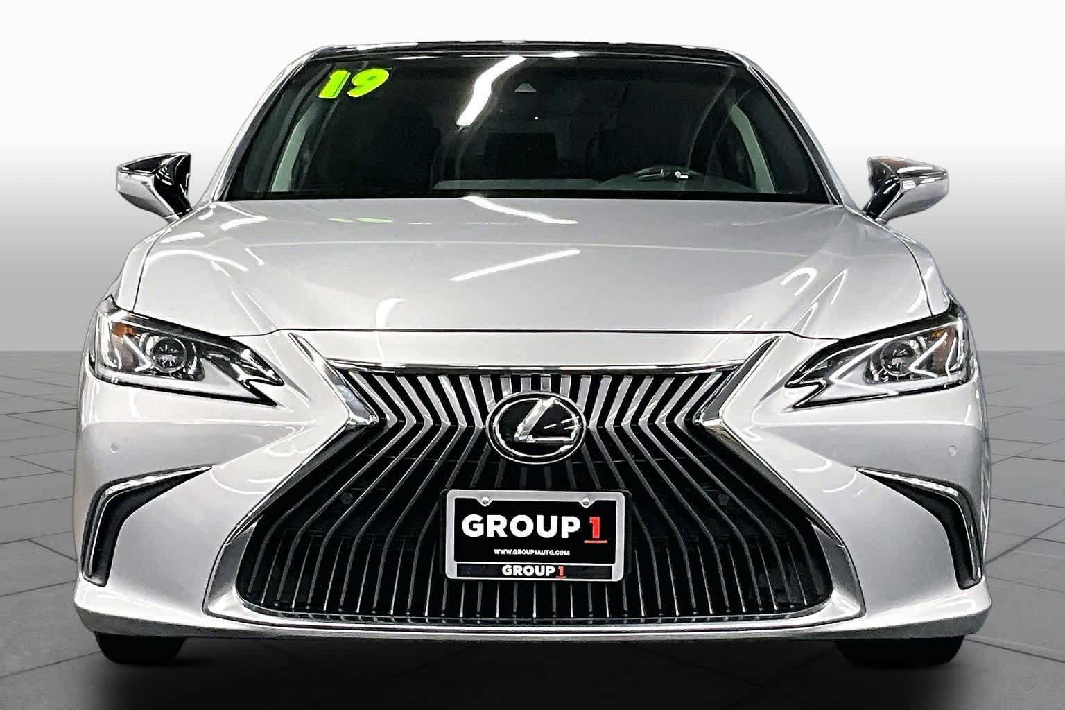 Used 2019 Lexus ES 350 w/ Premium Package FWD image 3