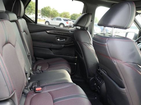 Used 2025 Honda Pilot Black Edition image 16