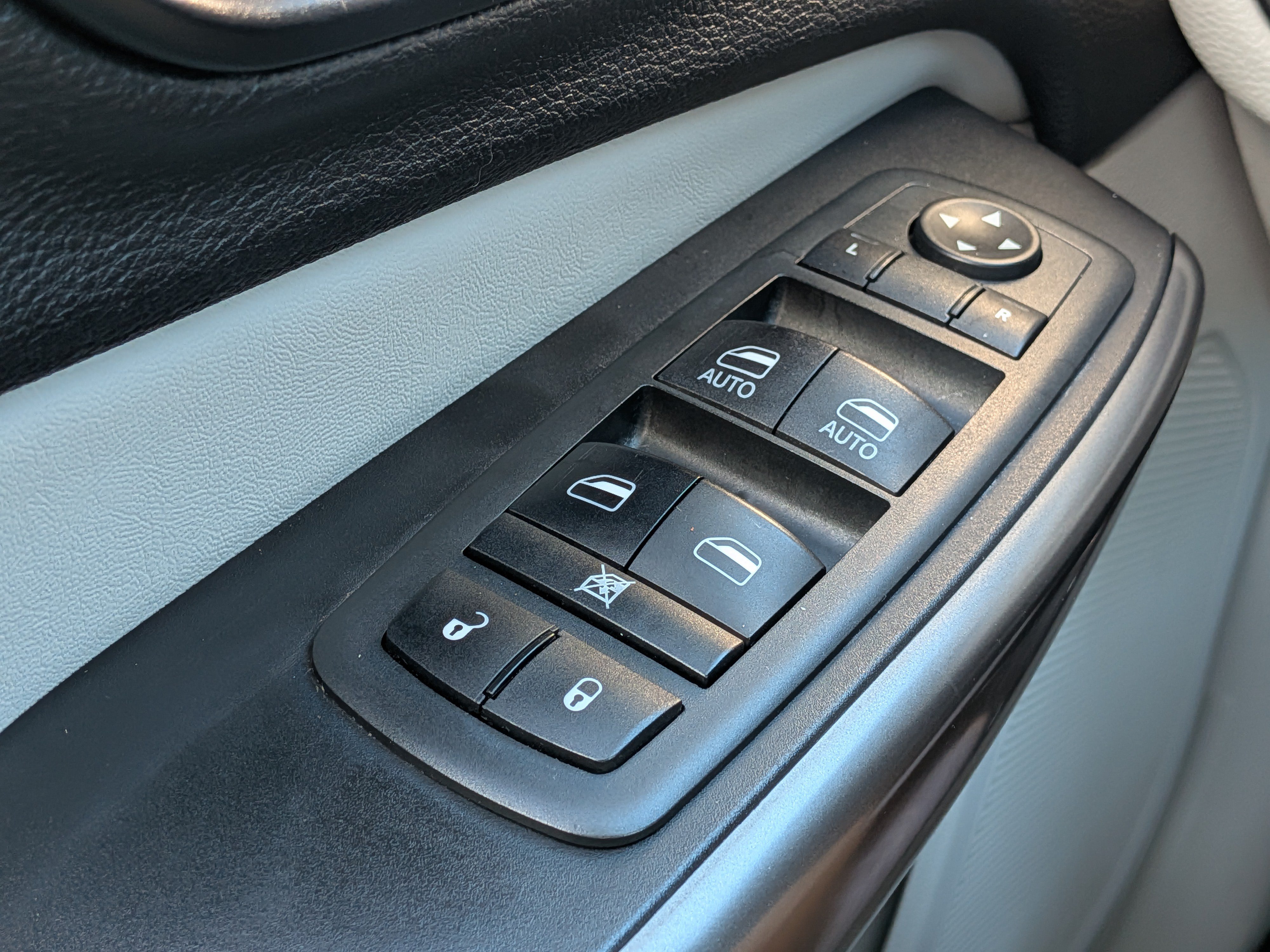 Used 2021 Jeep Cherokee Latitude Lux w/ Comfort/Convenience Group FWD image 23