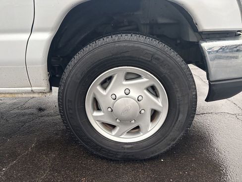 Used 2016 Ford E-350 and Econoline 350 Super Duty w/ Power Windows & Locks Group image 12