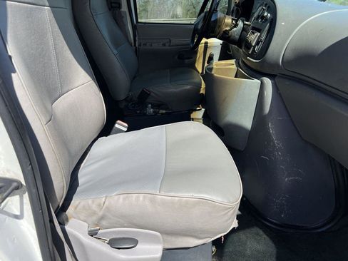 Used 1998 Ford E-250 and Econoline 250 RWD image 16