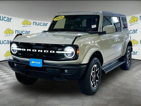 Used 2025 Ford Bronco Outer Banks image 3