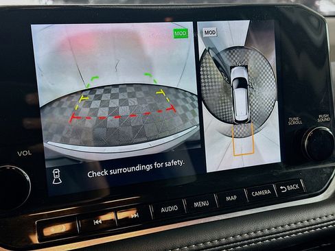 Used 2023 Nissan Rogue SL w/ SL Premium Package image 23