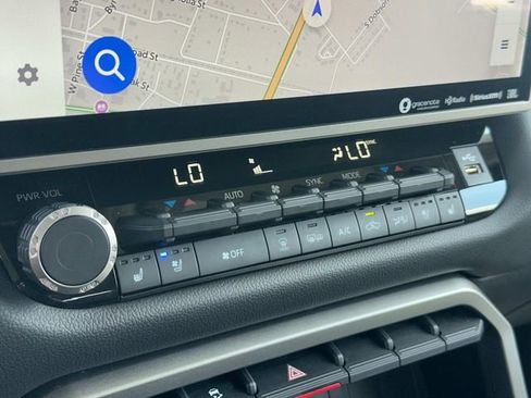 Used 2024 Toyota Tundra Limited image 28