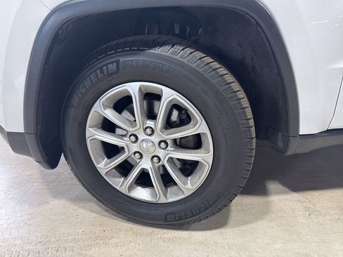 Used 2015 Jeep Grand Cherokee Laredo w/ Quick Order Package 23E AWD/4WD image 2