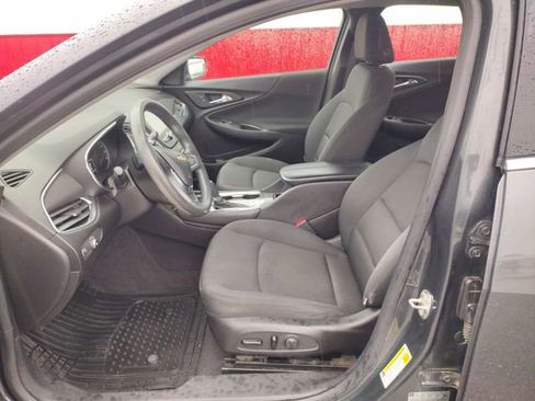 Used 2017 Chevrolet Malibu LT image 10