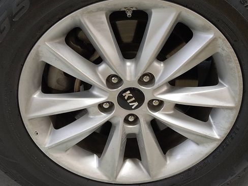 Used 2020 Kia Sorento FWD V6 image 31
