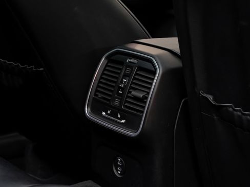 Used 2023 Porsche Macan w/ Premium Package Plus AWD/4WD image 38