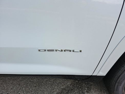 New 2026 GMC Acadia Denali w/ Super Cruise Package image 9