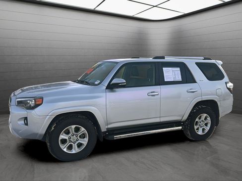 Used 2022 Toyota 4Runner SR5 Premium w/ Moonroof Package image 2