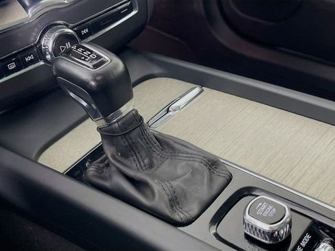 Used 2018 Volvo XC60 T6 Inscription w/ Convenience Package image 18