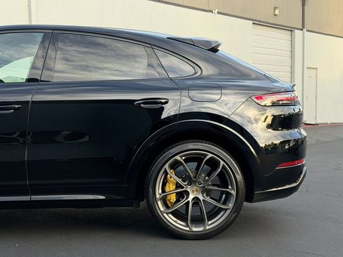 Used 2023 Porsche Cayenne Turbo S image 20