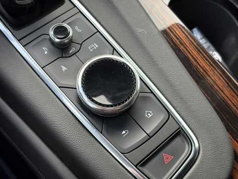 Certified 2022 Cadillac Escalade Premium Luxury image 32