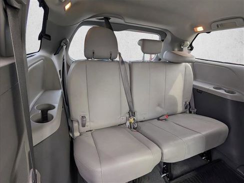 Used 2020 Toyota Sienna XLE Premium image 19